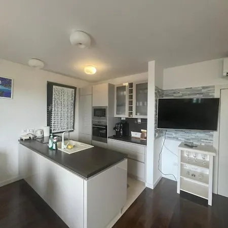 Apartamento Deluxe With Garage,