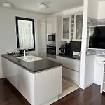 Deluxe With Garage, Lejlighed Zadar