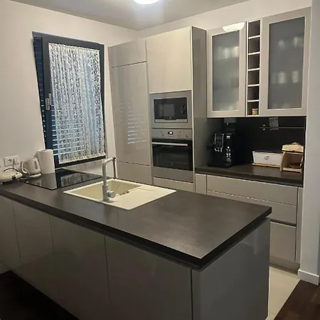 Deluxe With Garage, Lejlighed Zadar